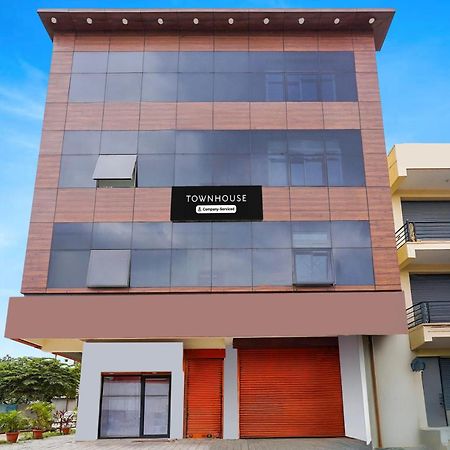 Townhouse Bidadi Formerly Royal Garuda Екстер'єр фото